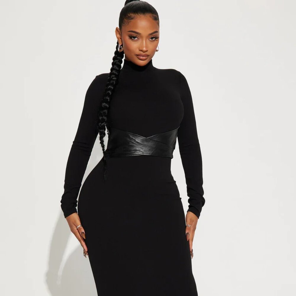 Belted Maxi Dress in Black Size L